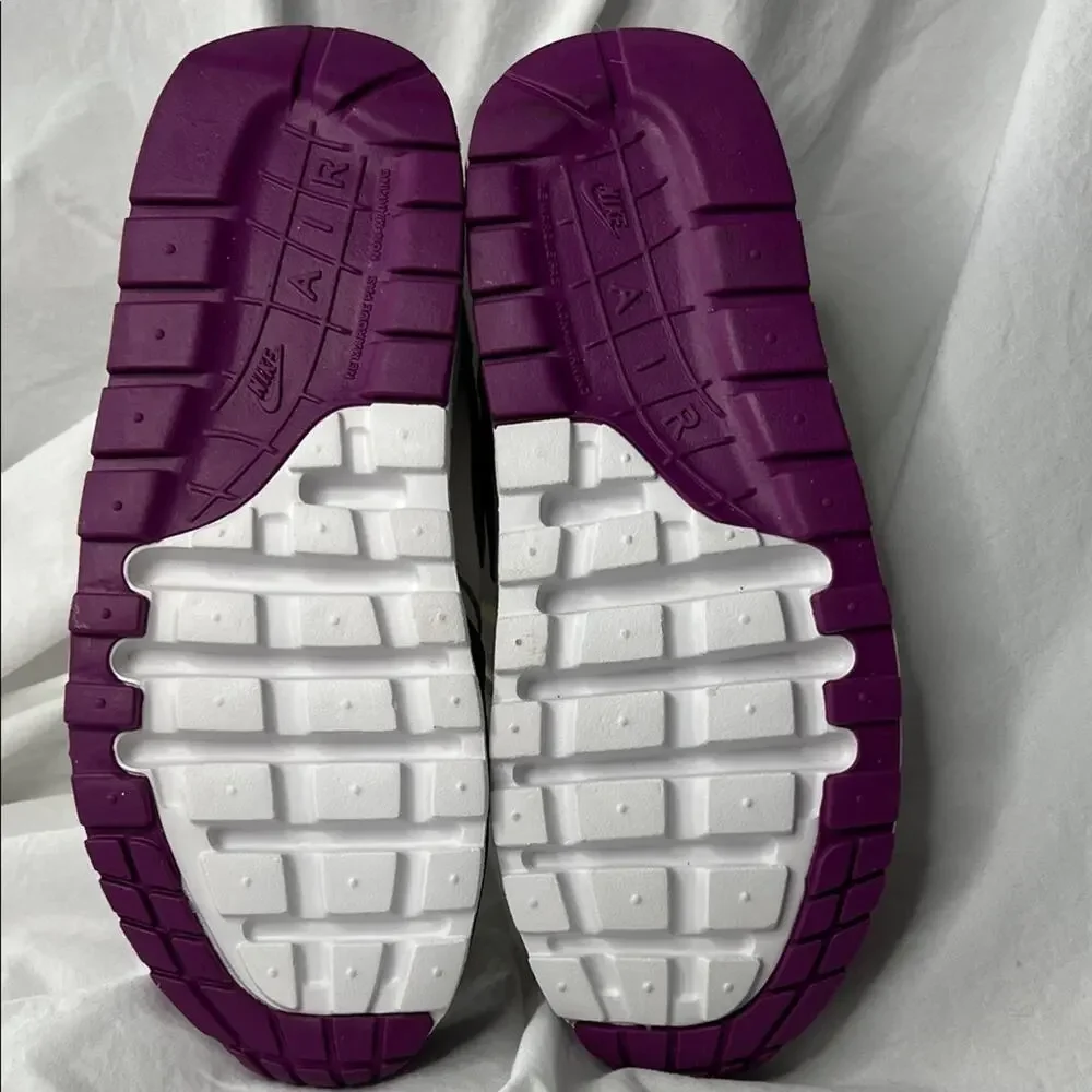 Never Worn NWOB Nike Kid’s Air Max Cream and Purple Sneakers Size 4Y